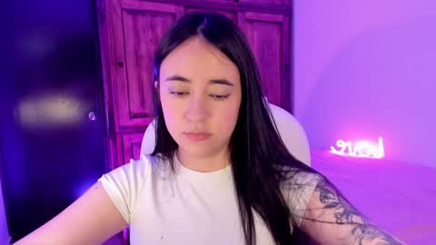 Snapshot of alicee_2 chatting on 7, 1, 2025 Aliceee  ..   97YP9VWGZHrefnav wishlist lists 1 online show from 7, 1, 2025