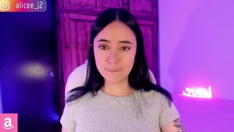 Snapshot of alicee_2 chatting on 17, 2, 2025 Aliceee  ..   97YP9VWGZHrefnav wishlist lists 1 online show from 17, 2, 2025