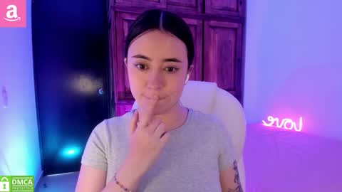 Snapshot of alicee_2 chatting on 1, 10, 2025 Aliceee  ..   97YP9VWGZHrefnav wishlist lists 1 online show from 1, 10, 2025