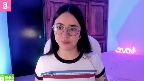 Snapshot of alicee_2 chatting on 18, 10, 2025 Aliceee  ..   97YP9VWGZHrefnav wishlist lists 1 online show from 18, 10, 2025