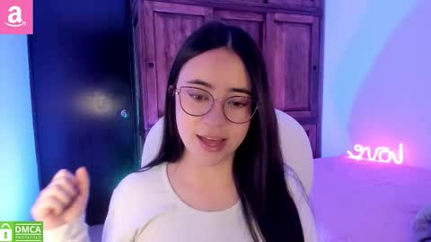 Snapshot of alicee_2 chatting on 22, 10, 2025 Aliceee  ..   97YP9VWGZHrefnav wishlist lists 1 online show from 22, 10, 2025
