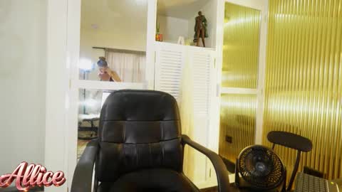 Snapshot of aliceglamour chatting on 4, 2, 2026 Allice online show from 4, 2, 2026