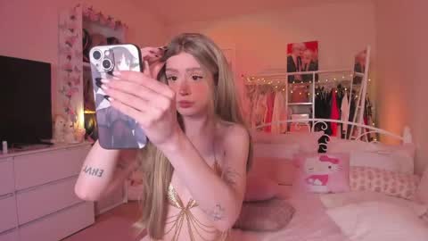 Snapshot of alicexbae chatting on 7, 6, 2026 from wonderland online show from 7, 6, 2026