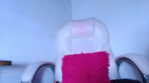 Alicia Kyse  online show from 14, 1, 2025