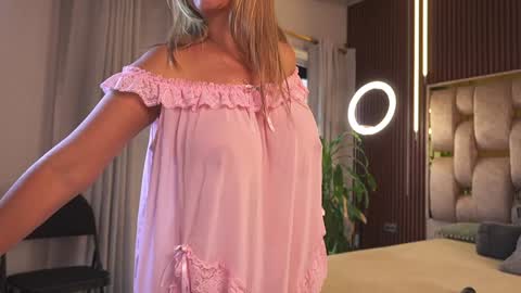 Alicia Lang online show from 22, 9, 2025