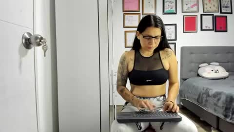 Snapshot of alicia_rainbow chatting on 1, 7, 2026 alicia_rainbow online show from 1, 7, 2026