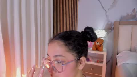 Snapshot of alicialevy chatting on 27, 6, 2026 LUNA online show from 27, 6, 2026
