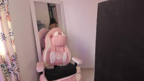 Snapshot of alicialodge1 chatting on 2, 12, 2024 CINNAMON GIRL online show from 2, 12, 2024