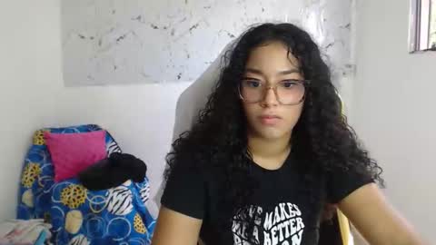 Snapshot of alicie_ebony1 chatting on 17, 9, 2025 luisa online show from 17, 9, 2025