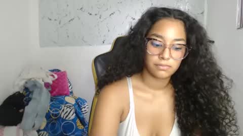 Snapshot of alicie_ebony1 chatting on 18, 9, 2025 luisa online show from 18, 9, 2025