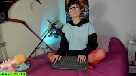 Aiko  Independent Model  online show from 6, 11, 2025