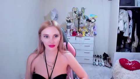 Alienanna1 online show from 6, 1, 2025