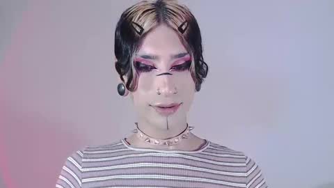 Snapshot of alienexxx chatting on 2, 1, 2025 online show from 2, 1, 2025