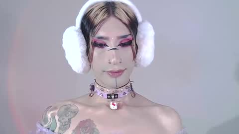 Snapshot of alienexxx chatting on 10, 1, 2025 online show from 10, 1, 2025