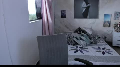 alinabozz1 online show from 18, 4, 2026