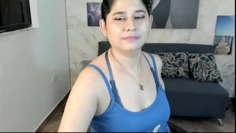 Snapshot of alinabozz1 chatting on 8, 6, 2026 alinabozz1 online show from 8, 6, 2026