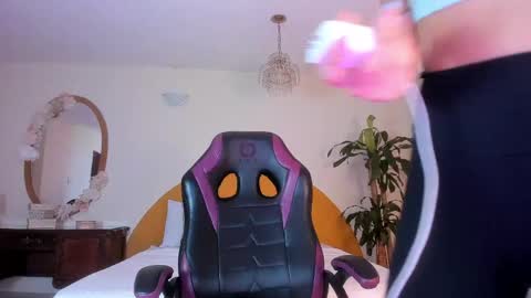 AlinaSimmons online show from 15, 4, 2026