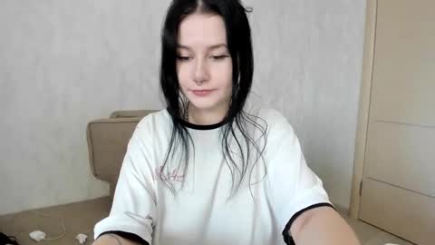 Aline Greeeen online show from 6, 3, 2025