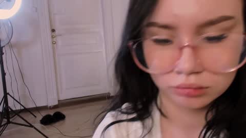 Alisia online show from 4, 2, 2025