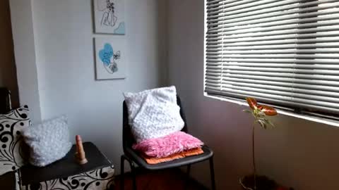 Snapshot of alisonturbay chatting on 2, 6, 2026 Alisonturbay online show from 2, 6, 2026
