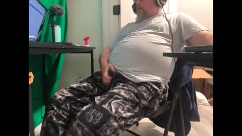 Allergictolove online show from 25, 2, 2025