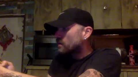 Snapshot of allitrunnin chatting on 1, 4, 2026 allitrunnin online show from 1, 4, 2026