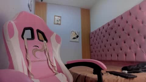 alluringangel01 online show from 12, 11, 2025