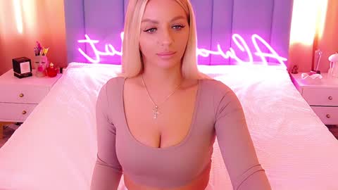 AlwaysHot online show from 8, 2, 2025