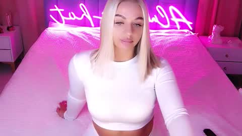 AlwaysHot online show from 5, 11, 2025