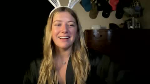 Snapshot of allyanalangel chatting on 25, 10, 2025 allyanalangel online show from 25, 10, 2025