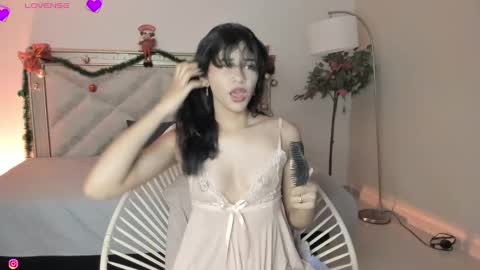 Snapshot of allyson_4 chatting on 2, 1, 2025 Allyson 3 online show from 2, 1, 2025