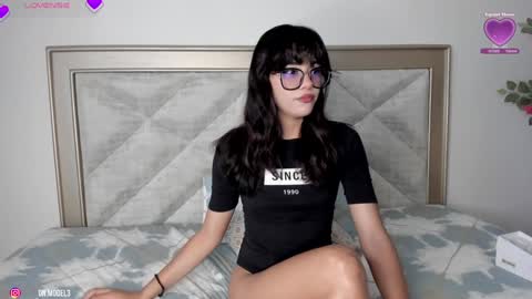 Snapshot of allyson_4 chatting on 1, 2, 2025 Allyson 3 online show from 1, 2, 2025