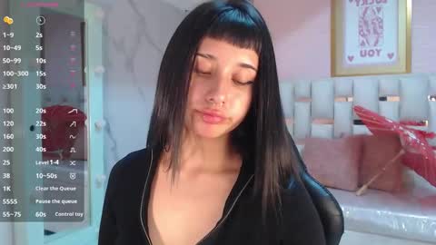 Allysa  online show from 18, 10, 2025