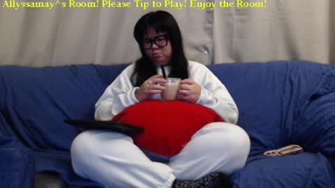 Allyssamay online show from 4, 2, 2025