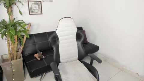 allyssann online show from 24, 2, 2026