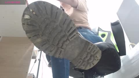 ALMA FENIX  online show from 5, 3, 2025