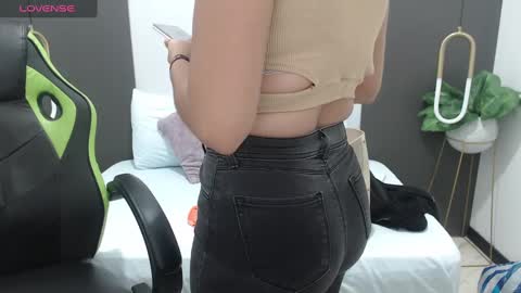 ALMA FENIX  online show from 8, 3, 2025