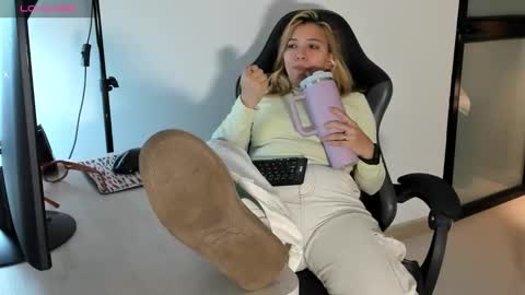 ALMA FENIX  online show from 7, 3, 2026