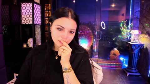 Snapshot of alma_pearl chatting on 17, 12, 2024 Alma online show from 17, 12, 2024