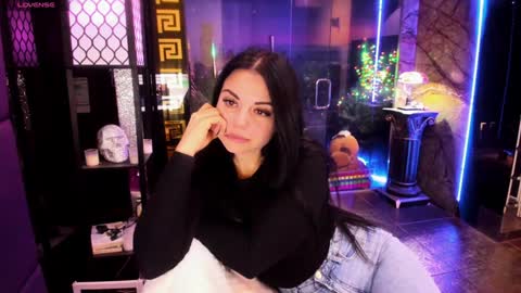 Snapshot of alma_pearl chatting on 19, 12, 2024 Alma online show from 19, 12, 2024