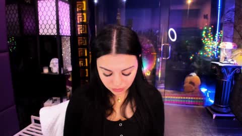 Snapshot of alma_pearl chatting on 20, 12, 2024 Alma online show from 20, 12, 2024