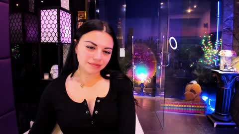 Snapshot of alma_pearl chatting on 20, 12, 2024 Alma online show from 20, 12, 2024