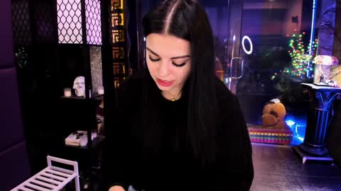 Snapshot of alma_pearl chatting on 22, 12, 2024 Alma online show from 22, 12, 2024