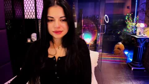 Snapshot of alma_pearl chatting on 4, 1, 2025 Alma online show from 4, 1, 2025
