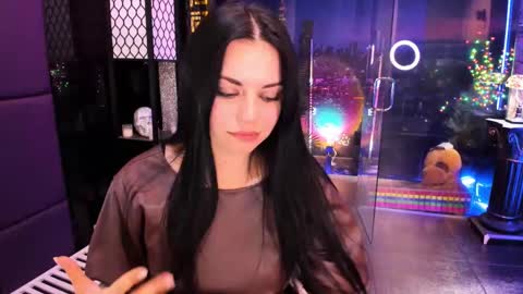 Snapshot of alma_pearl chatting on 1, 3, 2025 Alma online show from 1, 3, 2025