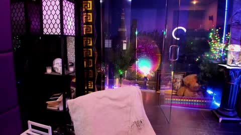 Snapshot of alma_pearl chatting on 4, 10, 2025 Alma online show from 4, 10, 2025