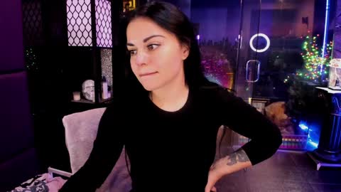 Snapshot of alma_pearl chatting on 16, 10, 2025 Alma online show from 16, 10, 2025