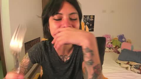 Snapshot of alone_together_ chatting on 31, 1, 2025 luca or garu D online show from 31, 1, 2025