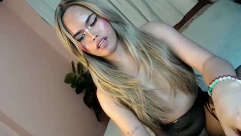 Snapshot of alove_too_last chatting on 10, 1, 2025 LEXY online show from 10, 1, 2025