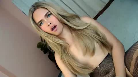 Snapshot of alove_too_last chatting on 11, 1, 2025 LEXY online show from 11, 1, 2025